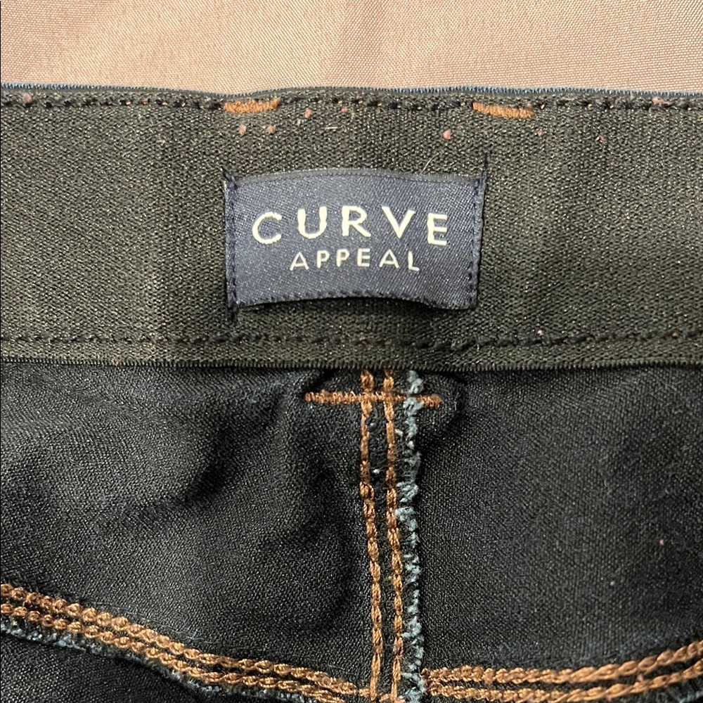 Women's Cropped Jeans in Dark Blue - Picture 2 of 3